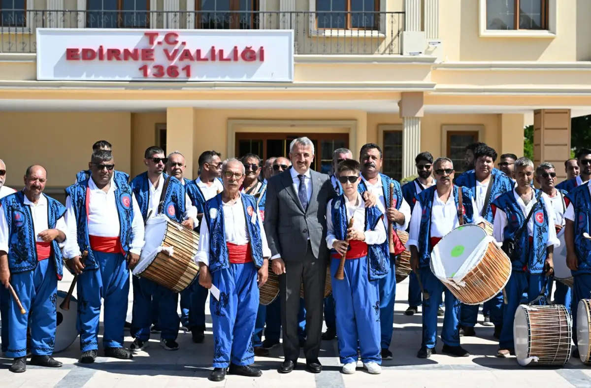 Davul Zurna çaldı, Vali Sezer er meydanına çağırıldı
