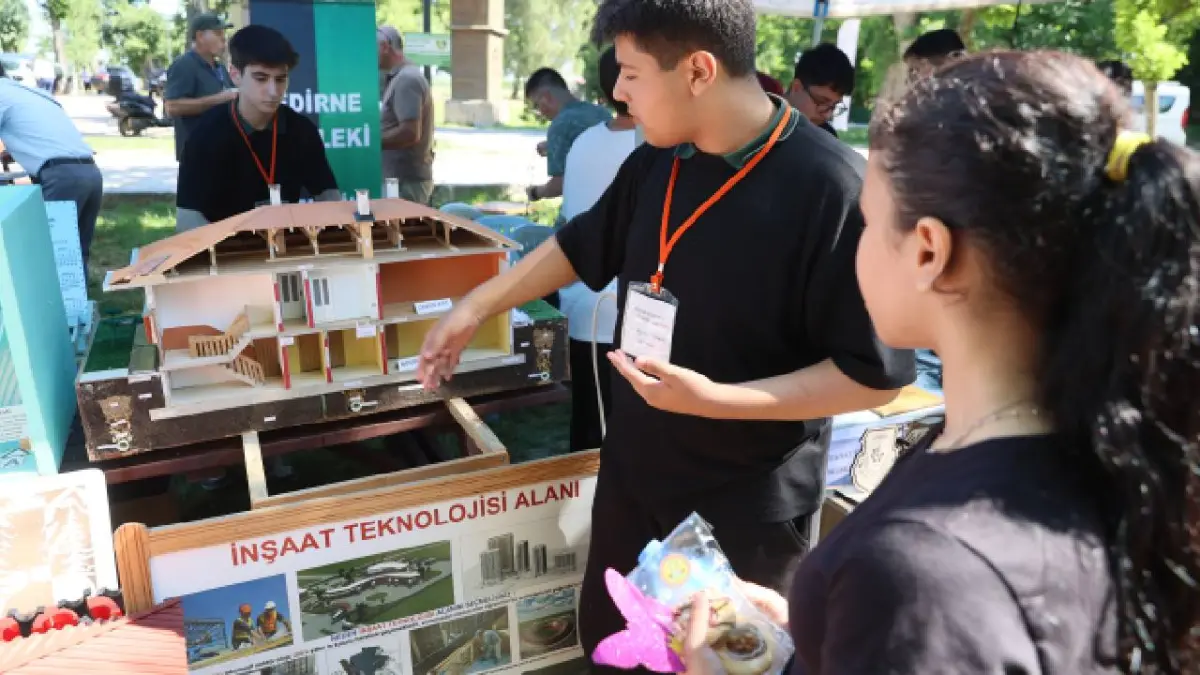 Edirne Millet Bahçesi'nde Açılan Fuarda Meslekler Tanıtıldı