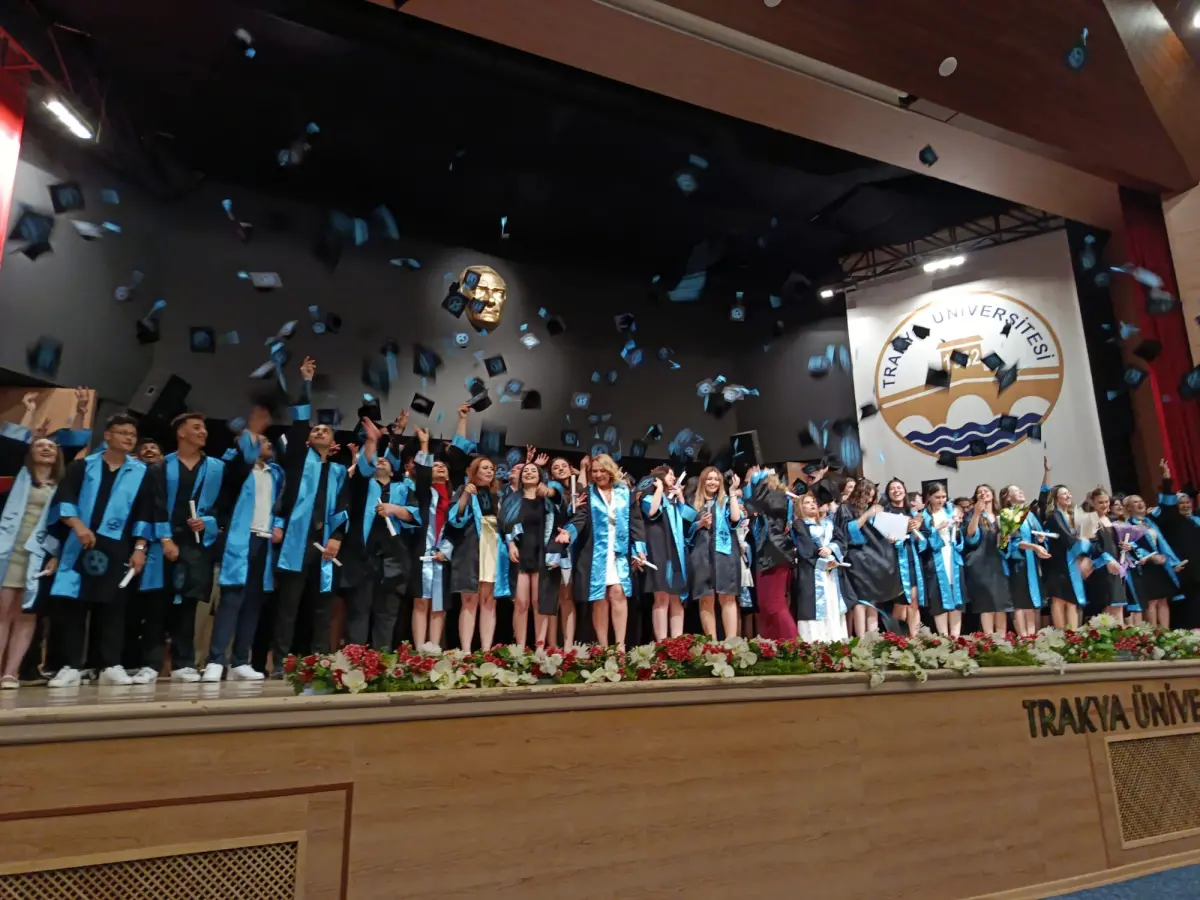 Edirne Teknik Bilimler'de mezuniyet sevinci