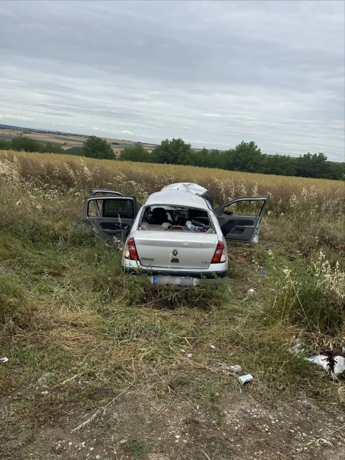 Edirne'de devrilen otomobildeki 4 kişi yaralandı