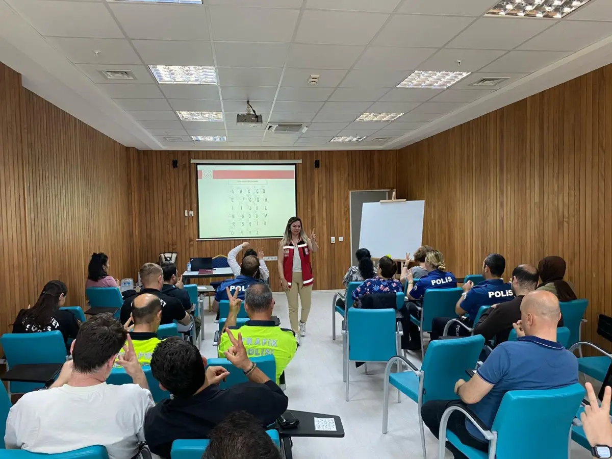 Edirne’de Emniyet Personeline İşaret Dili Eğitimi