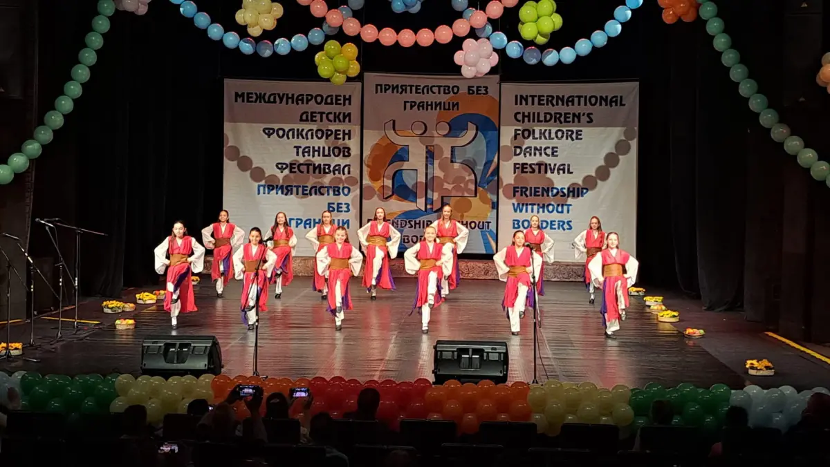 Edirneli Minikler Sınırları Dansla Aştı