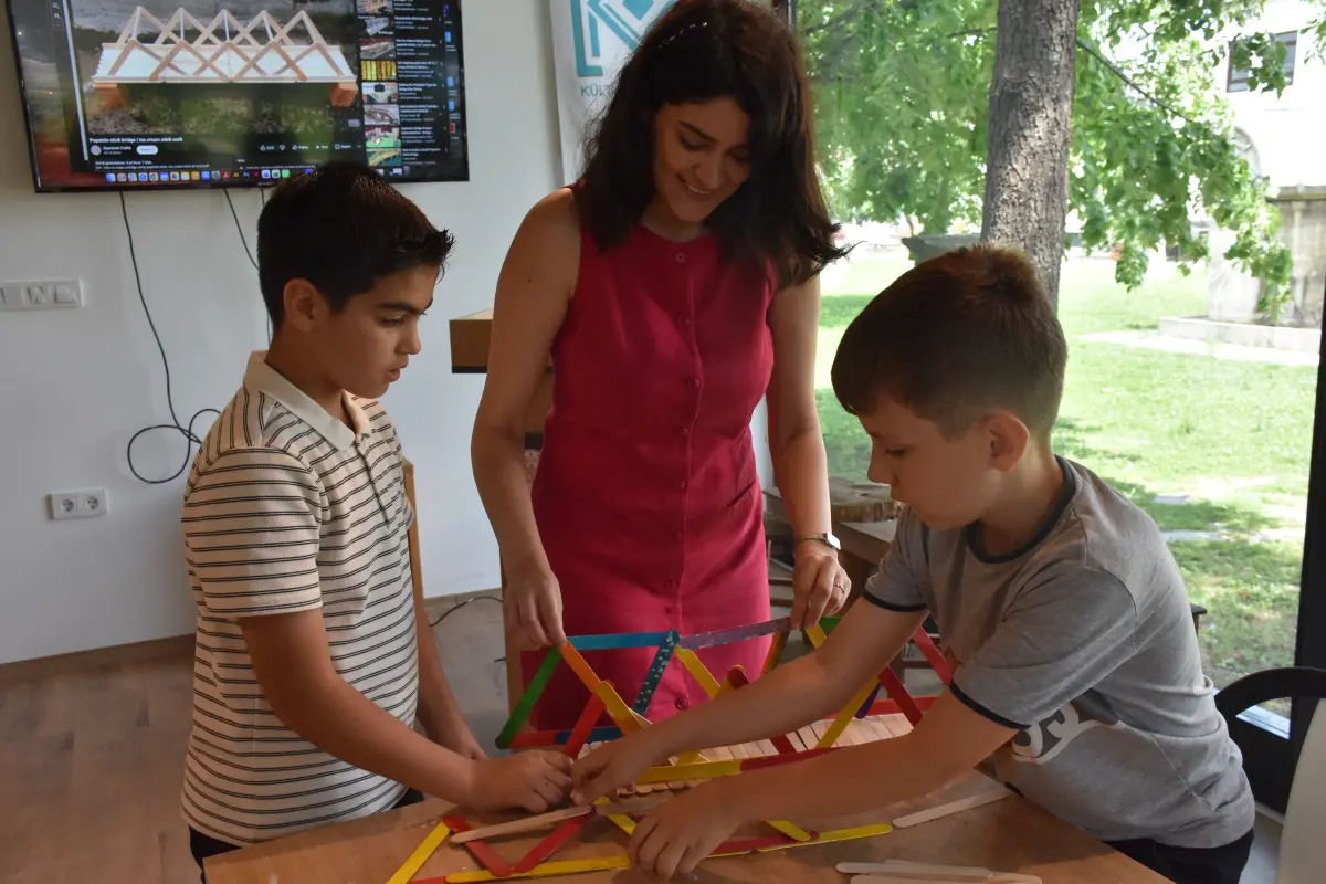 Edirneli öğrenciler köprü yaparak tarihi öğrendi