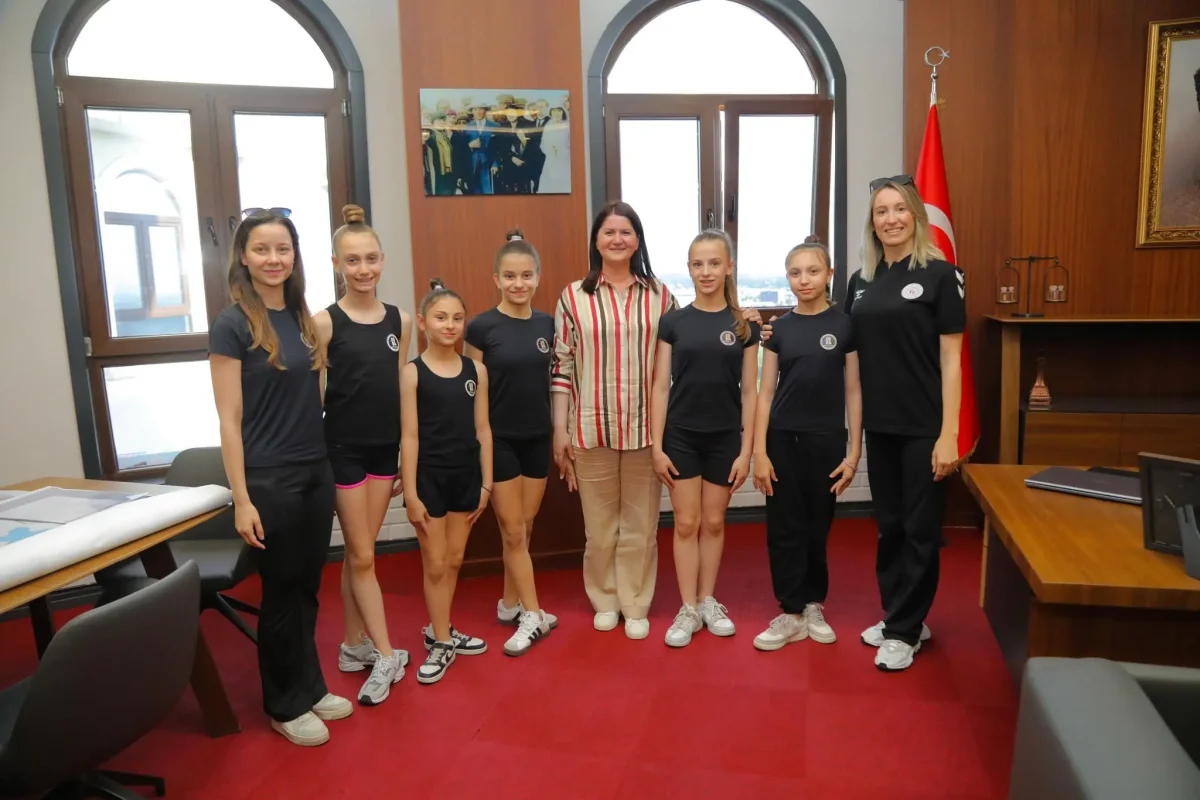 Edirne'nin cimnastik yıldızları Başkan Gencan'la buluştu