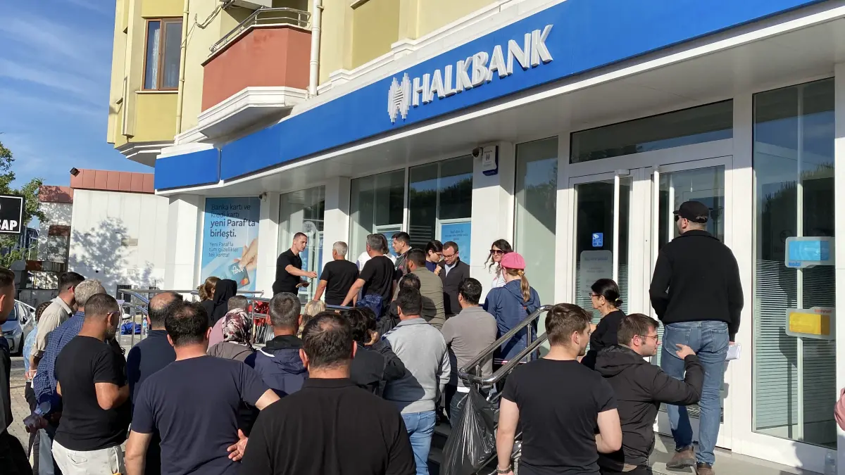 Ev Hayali İçin Banka Kuyruğu!
