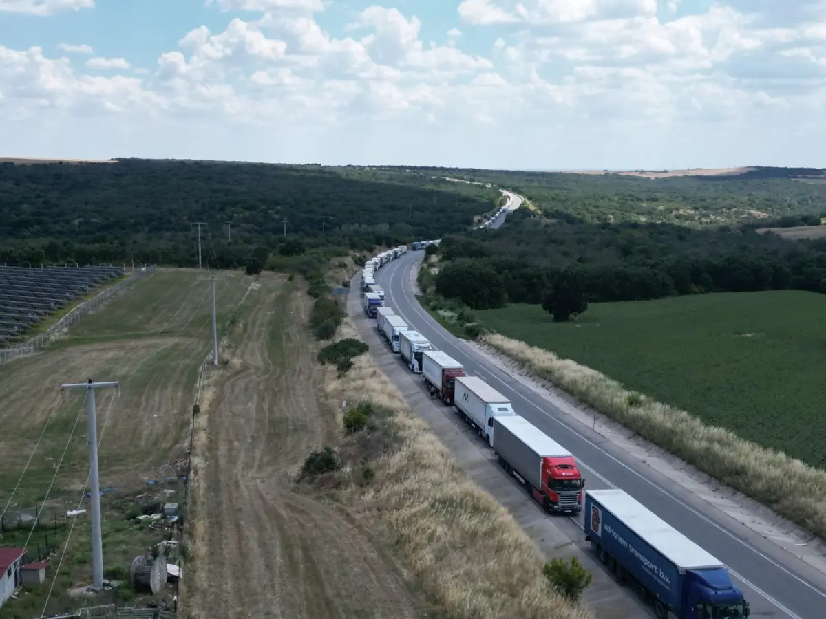 Hamzabeyli'de 20 kilometrelik çile: 'Kapıkule sistemi istiyoruz'
