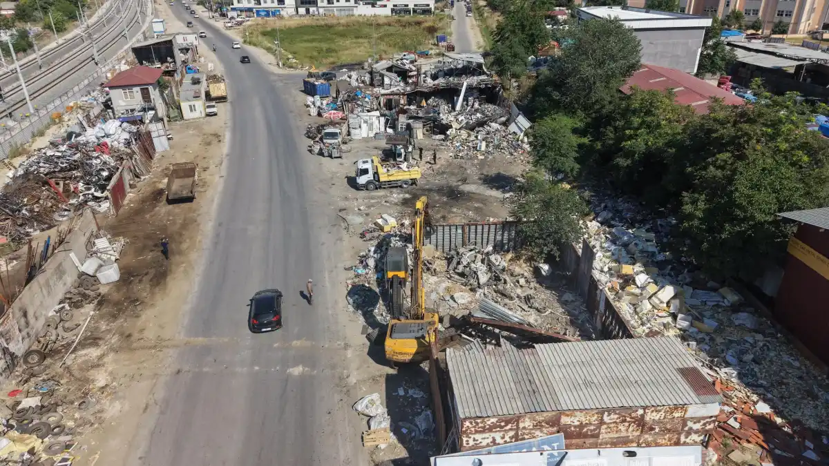 Hurdacılar taşınıyor, görsel kirlilik temizleniyor