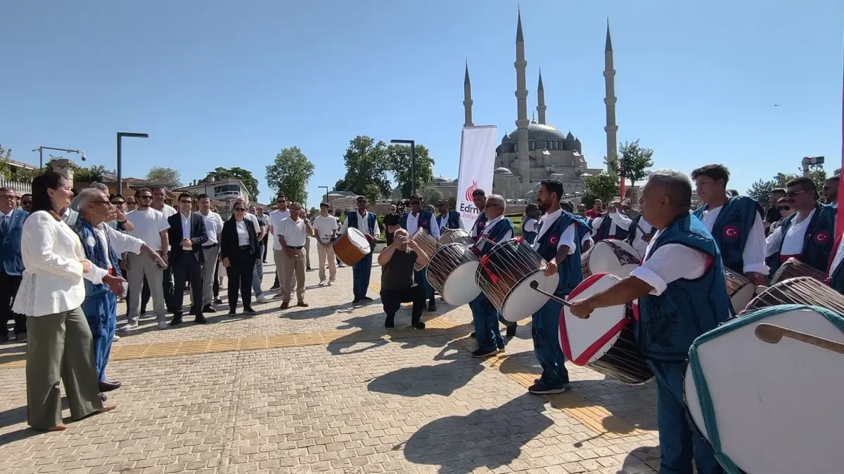 Kırkpınar Coşkusu Başladı:  Davul-Zurna Eşliğinde Geleneksel Açılış Büyüledi