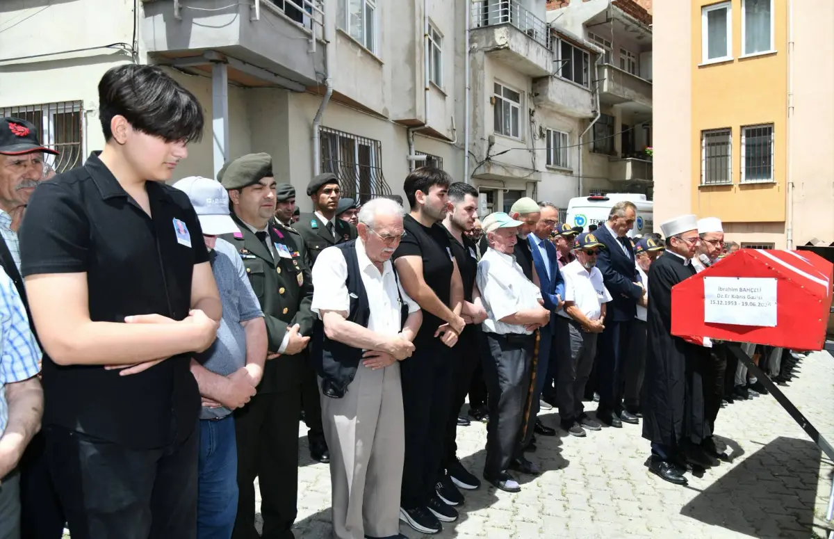 Tekirdağ'da vefat eden Kıbrıs gazisi son yolculuğuna uğurlandı