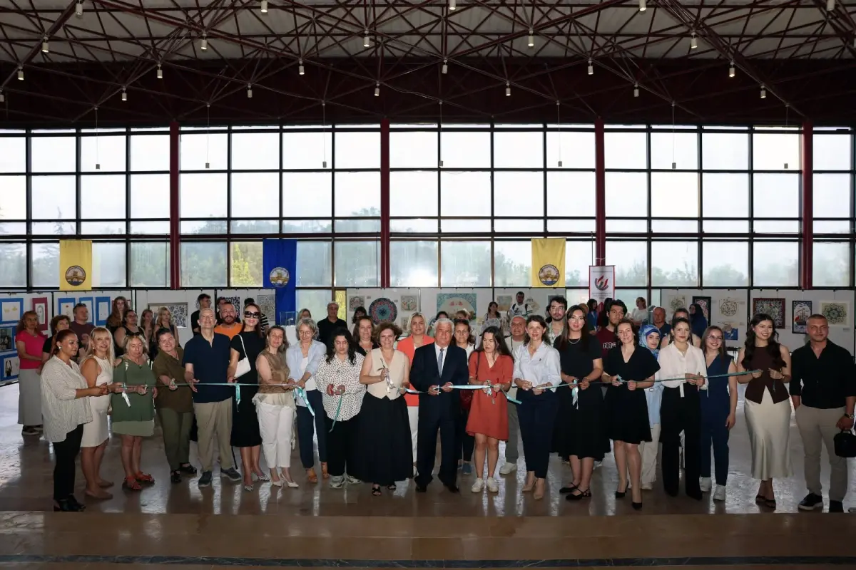 Trakya Üniversitesinde "Geçmişten Geleceğe Mezuniyet Köprüsü" sergisi açıldı