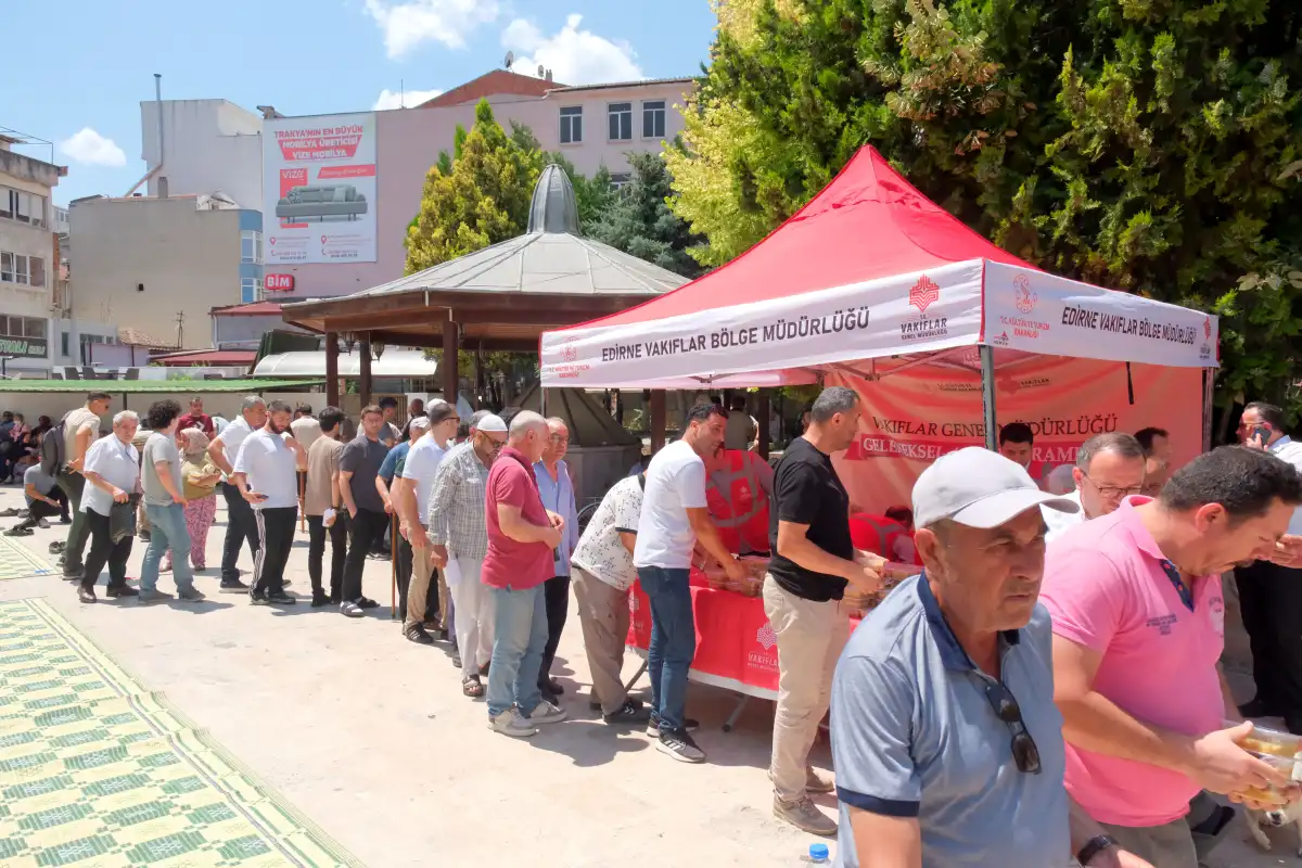 Trakya'da vatandaşlara aşure ikram edildi