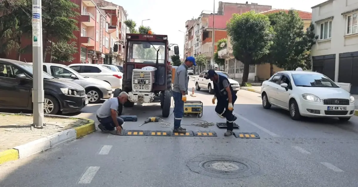 Uzunköprü Belediyesi altyapı ve çevre çalışmalarını sürdürüyor