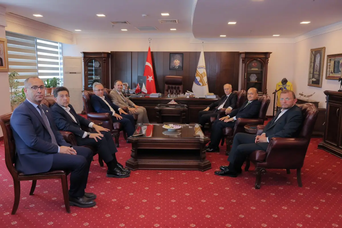 Yeşilay Genel Başkanı Dinç'ten Rektör Hatipler'e ziyaret