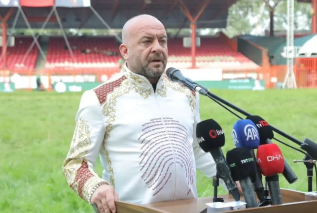 Ağa Özünlü'nden Parmak İzi Detaylı Özel Ceket