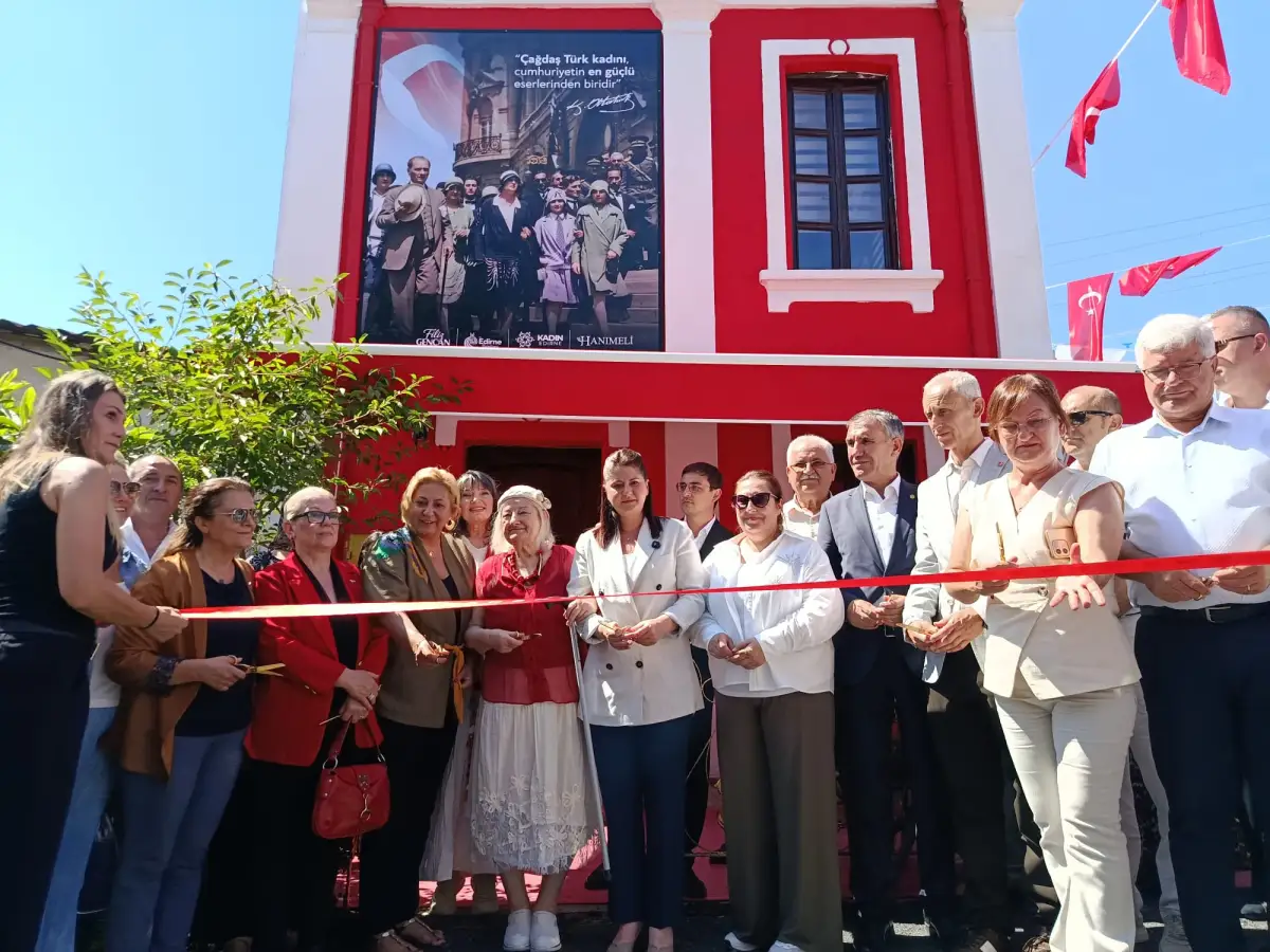 Tarihi Konağa Edirne Kırmızısı'yla 'Hanımeli' Dokunuşu