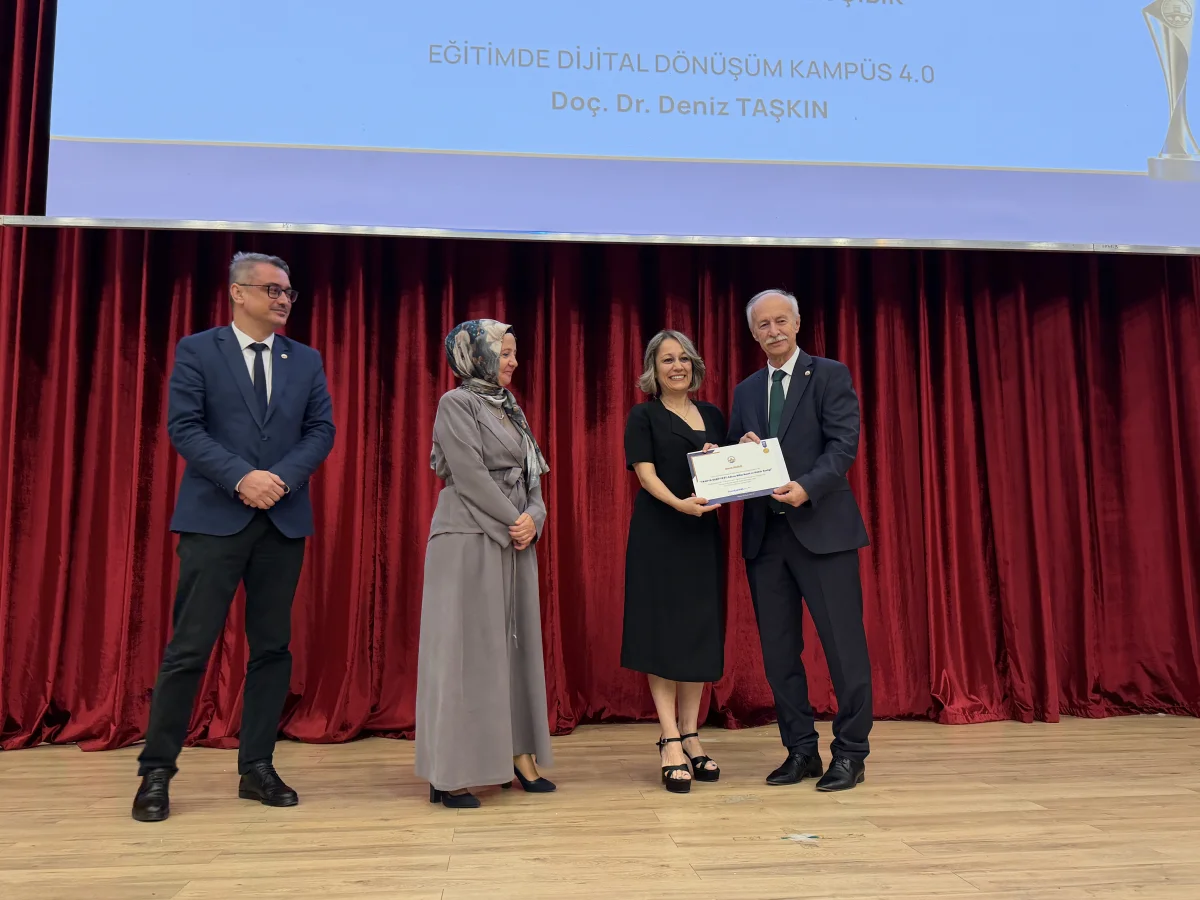 Trakya Üniversitesi'nde akademik ve idari personele ödül töreni