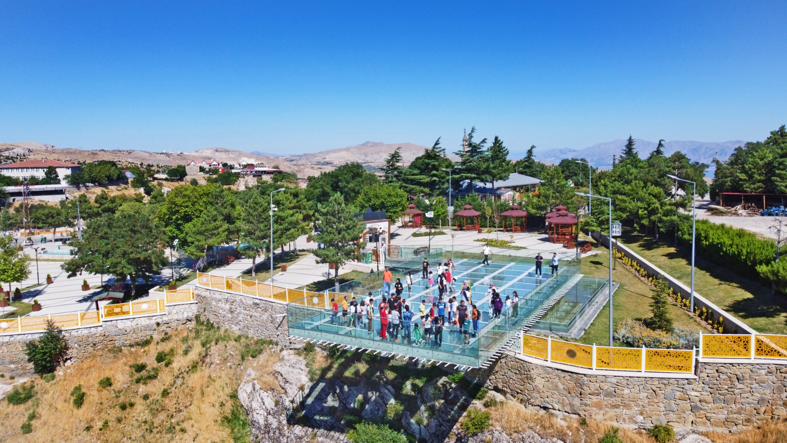 Elazığ Belediyesi, Elazığ’ı Yeni Yaşam Alanları Parklar ve Yeşille Donatmaya Devam Ediyor