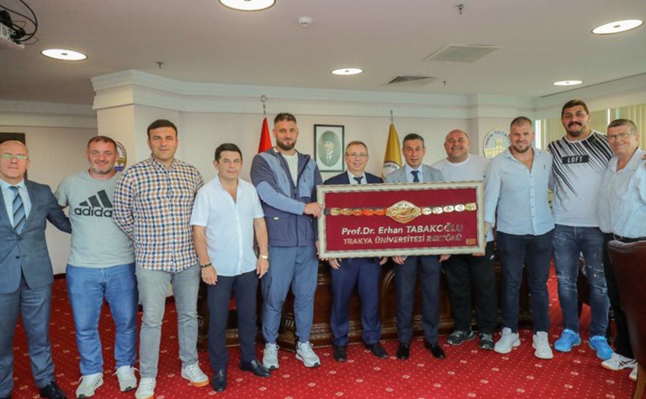 Trakya Üniversitesi Rektörü'ne Altın Kemer Jesti