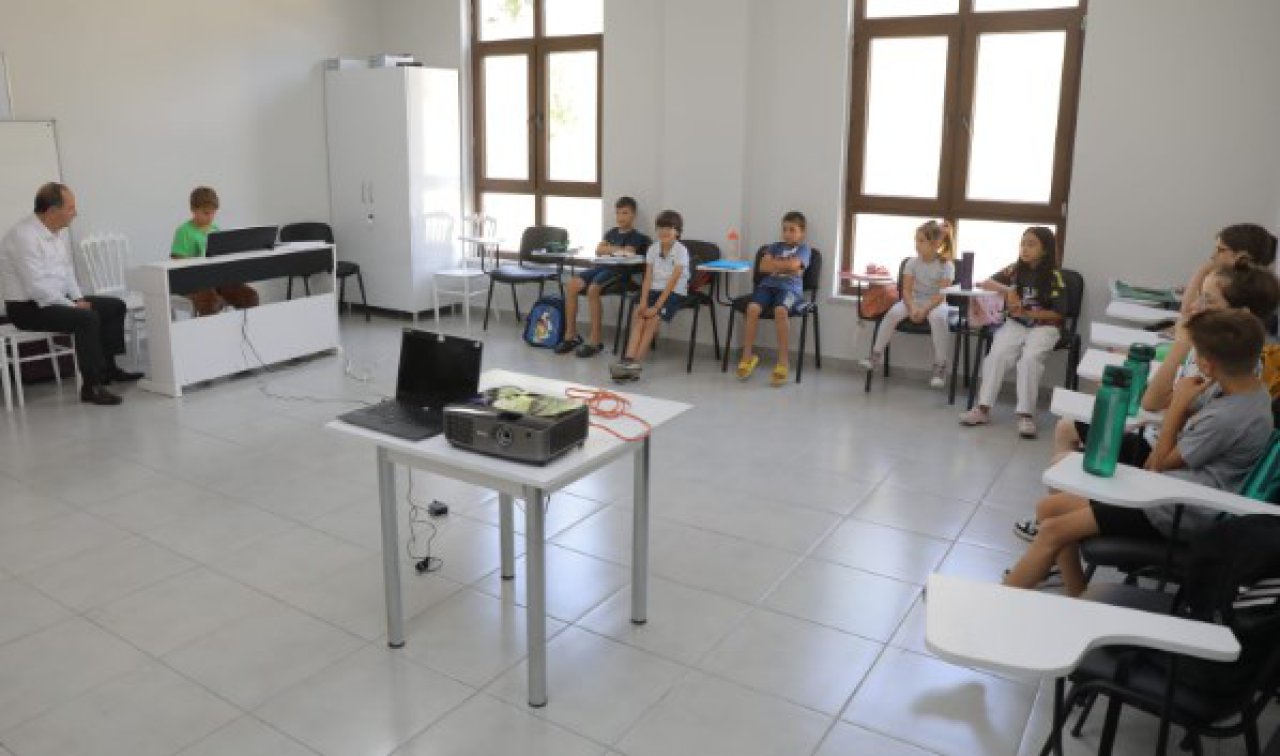 Öğrencilerden Gürkan’a resital