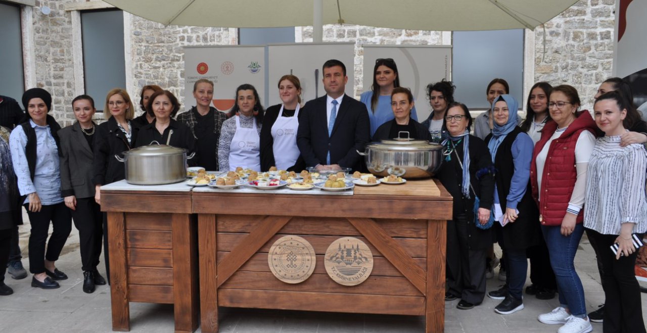 ‘Sevinçte de hüzünde de helva yiyoruz’