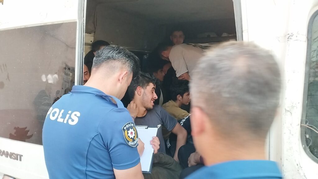 Kacak gocmen dolu arac kaza yapti 2 | Edirne Ahval Gazetesi