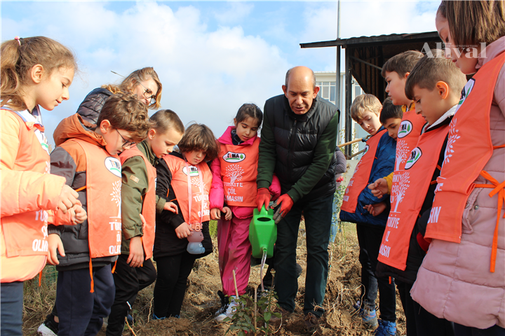 100’üncü yılda 100 gül ve 100 fidan