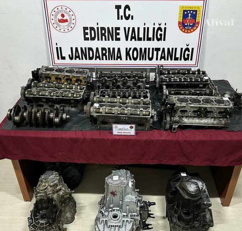 Kaçak yedek parçalar aracında çıktı