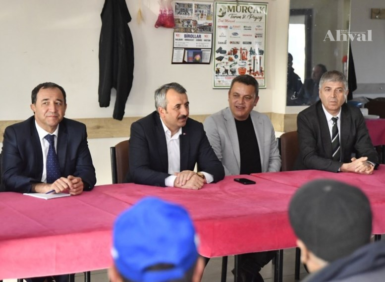 Vali Sezer vatandaşların taleplerini dinliyor