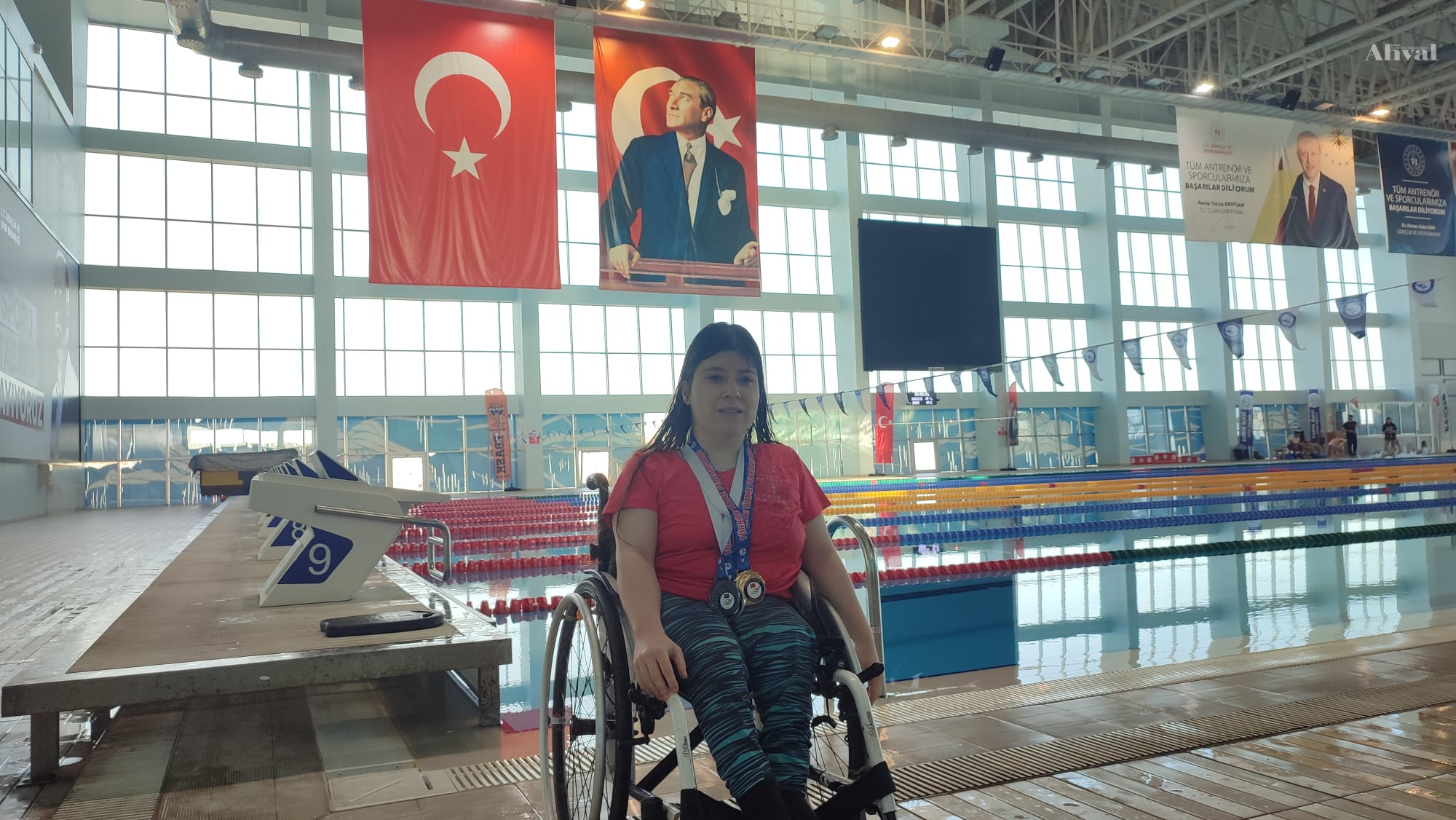 Özge ‘ÜSTÜN’ başarılara koşuyor