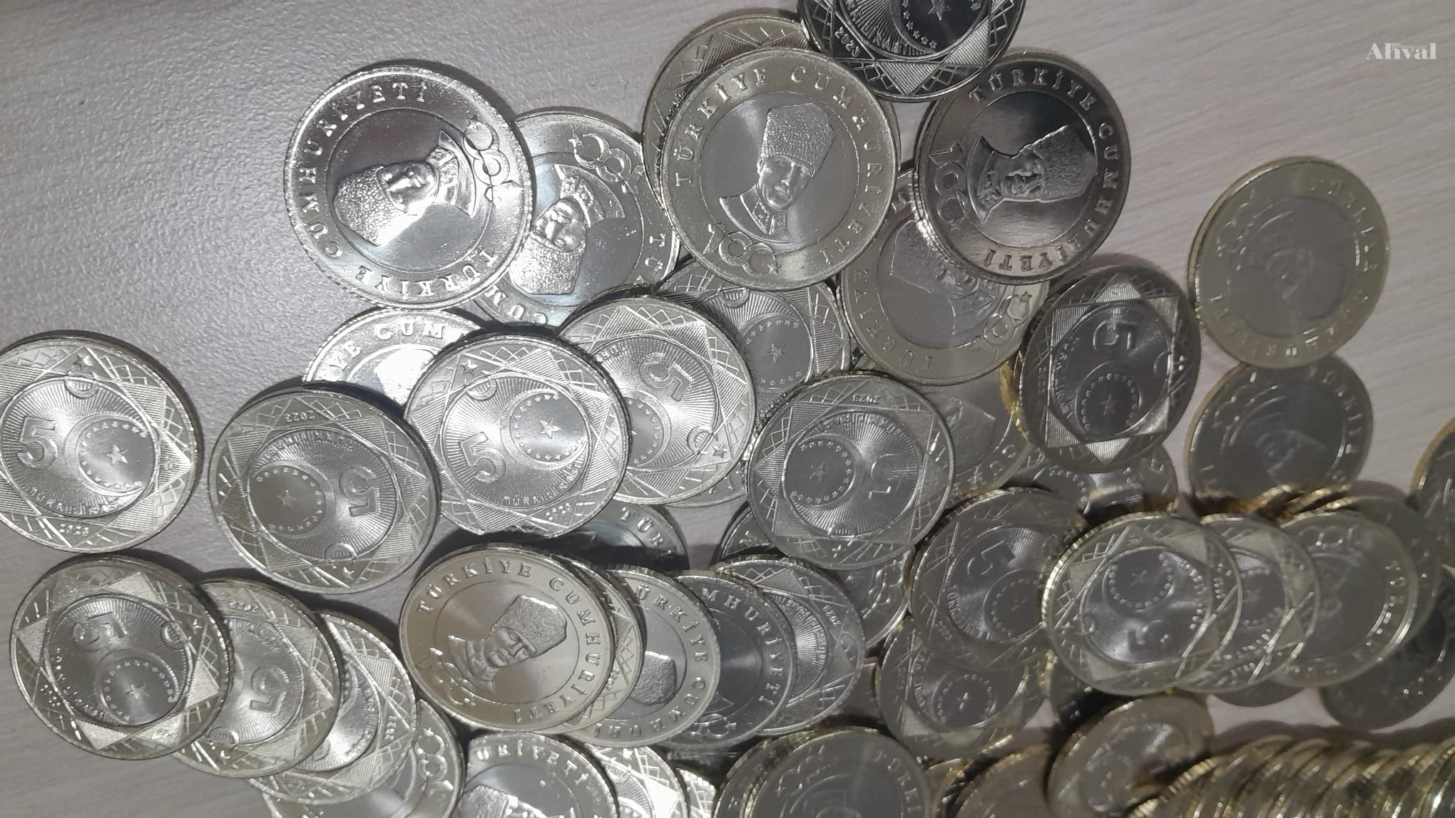 100.yıla madeni 5 TL dağıtımda