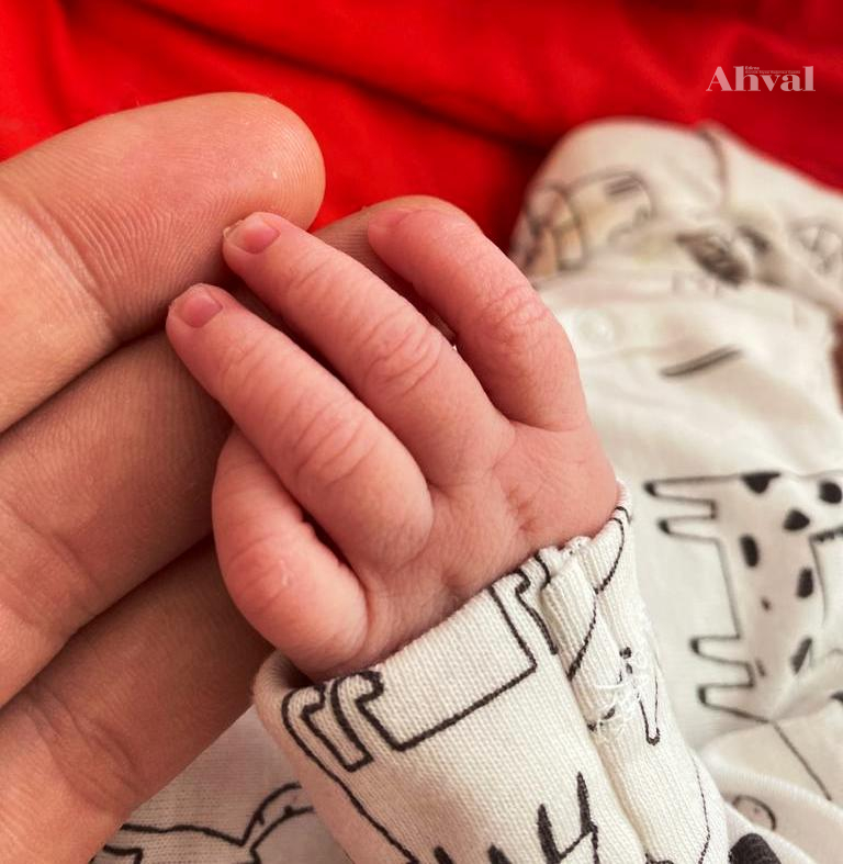 Işık çifti bebekleri Umay’ı kucaklarına aldılar