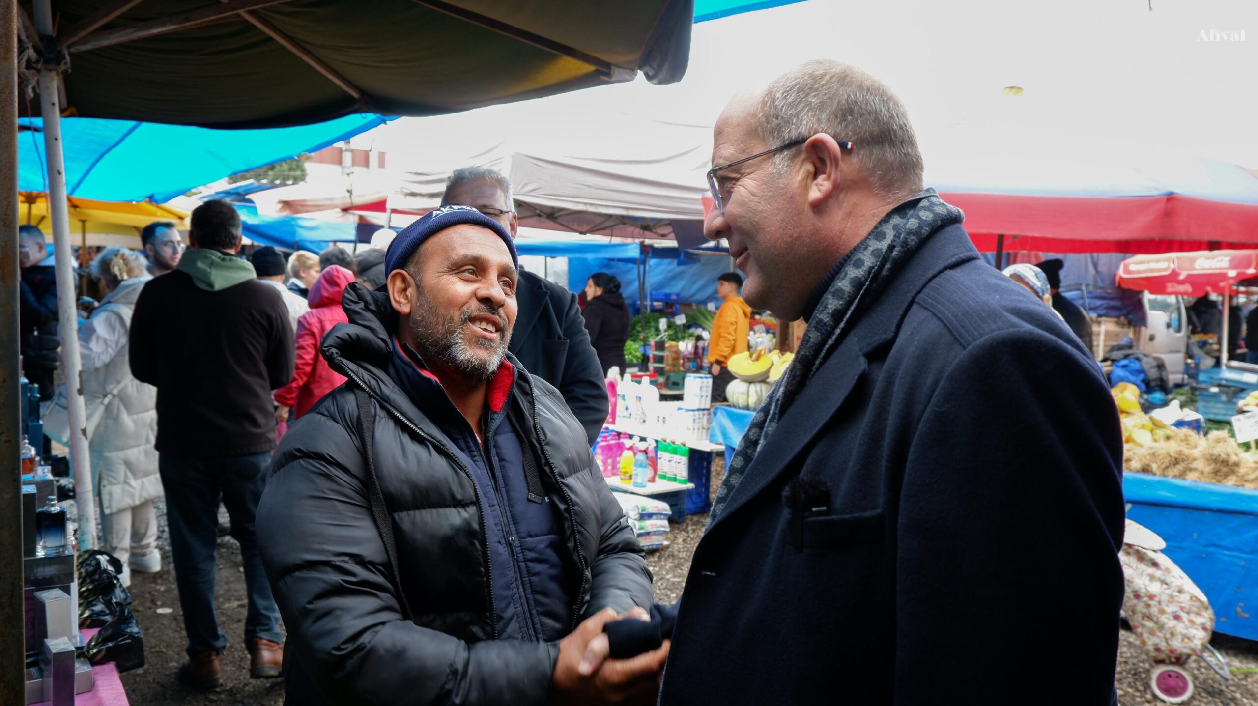 Özcan, toplumun her kesimiyle bir arada