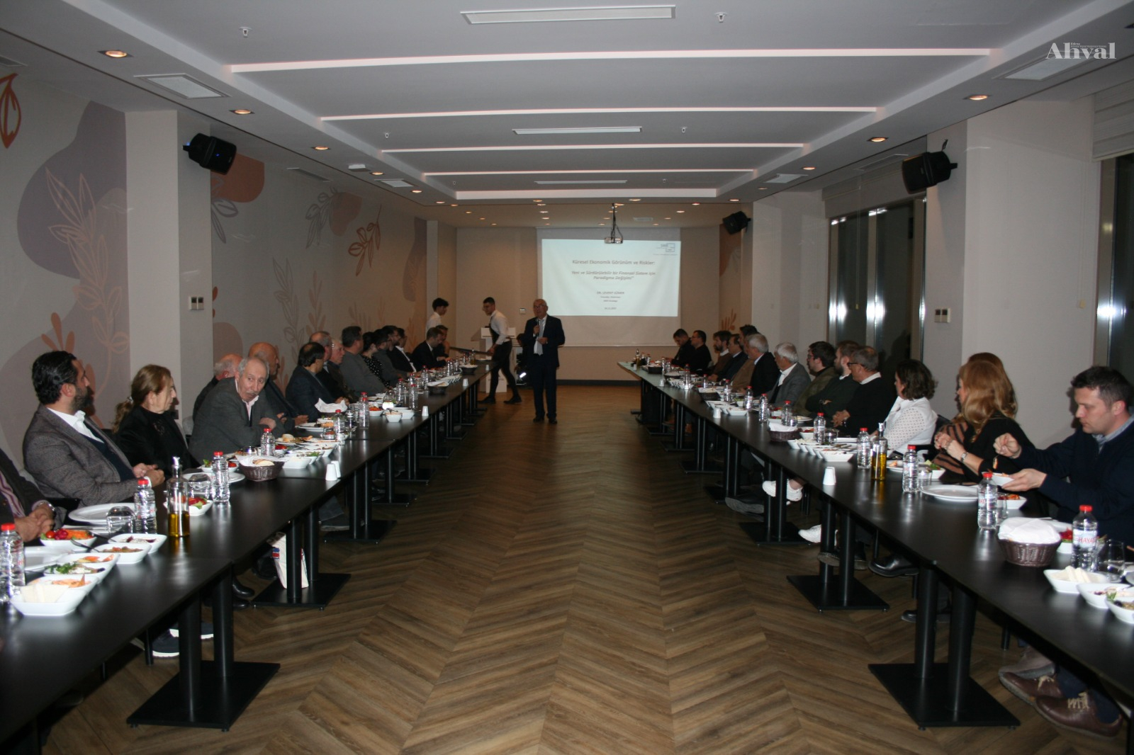 ‘Kurumsallığa giden yolda destek şart’