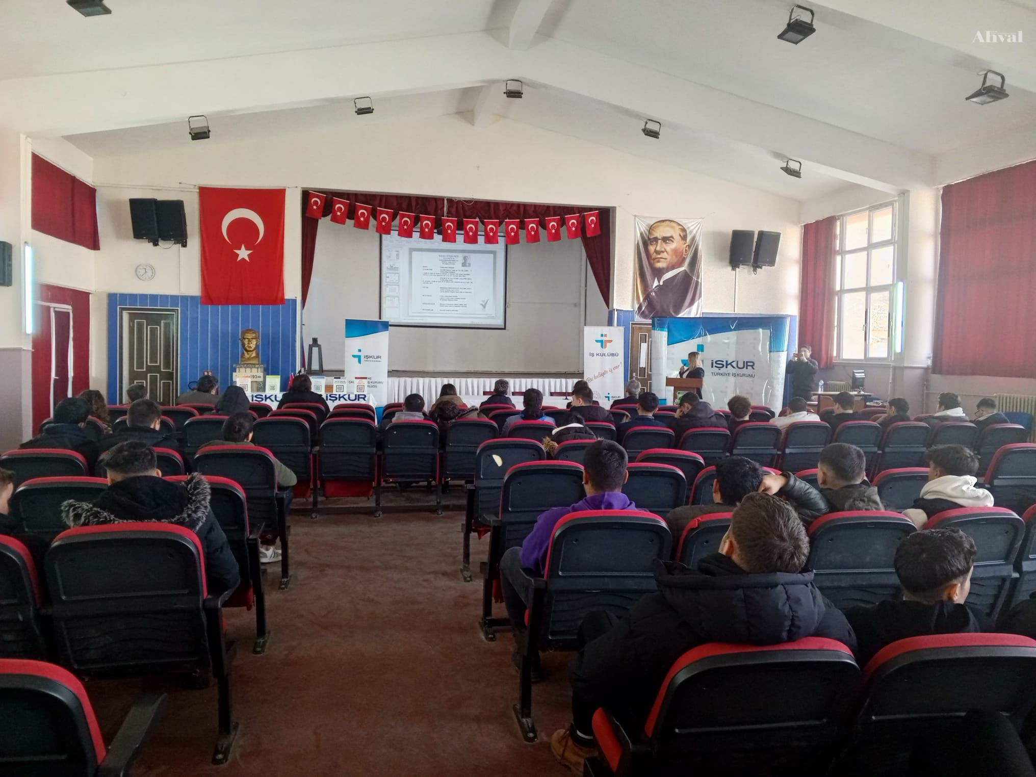 Öğrencilere meslekler tanıtıldı