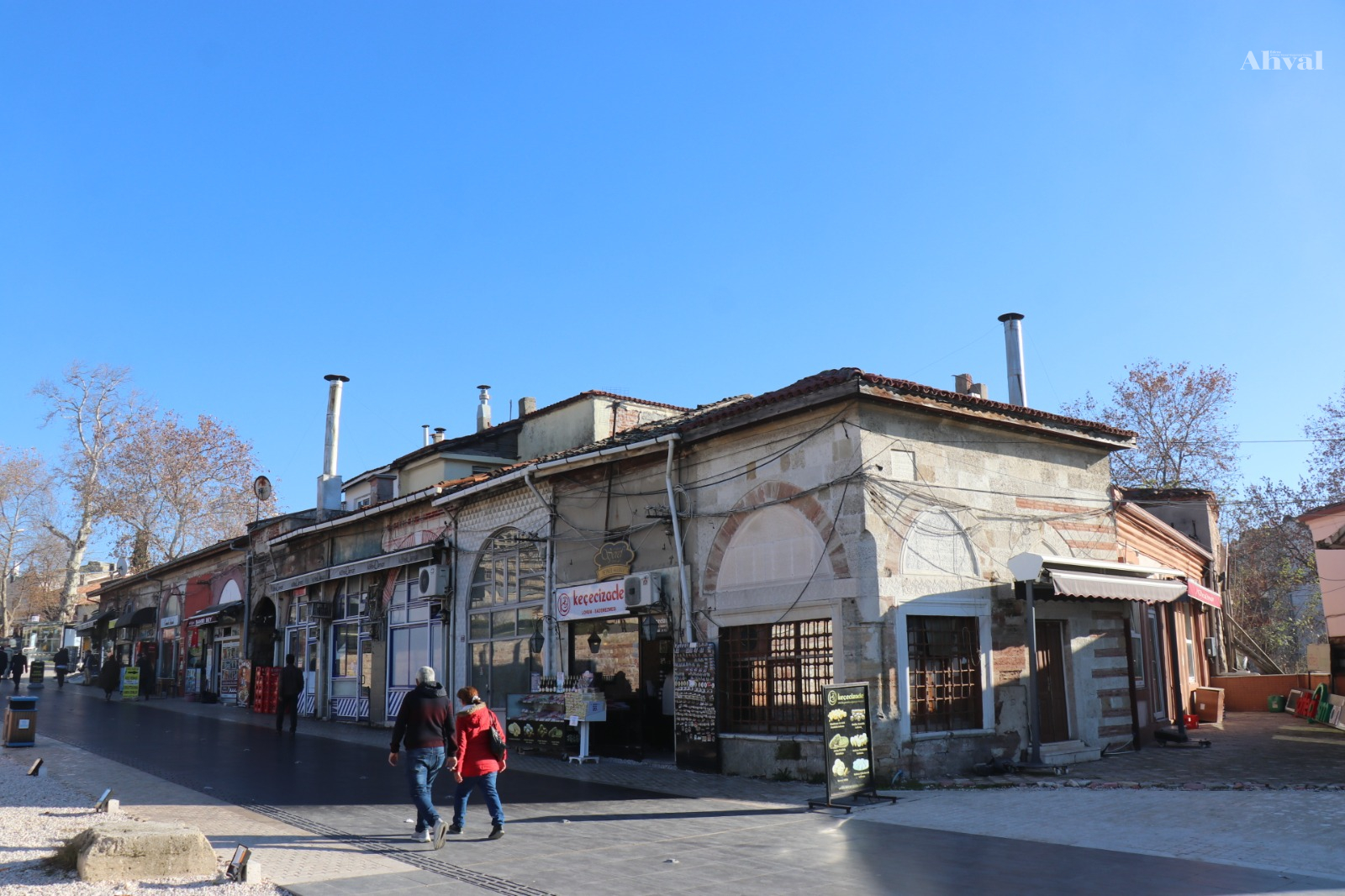 Tarihi han, hamam elden geçiyor