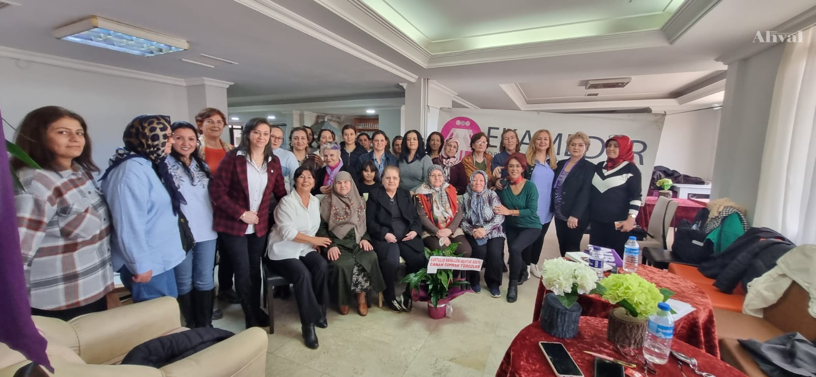 Kadın adaylar ve kadınlarla buluşuyor