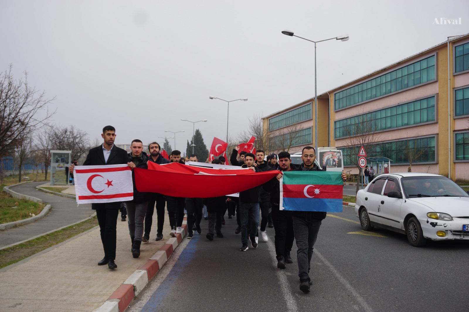 Şehitler için yürüdüler