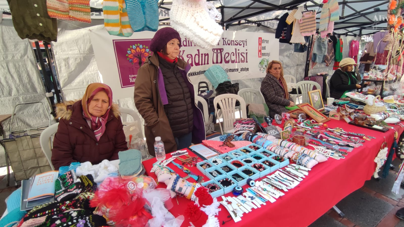 El emeği ürünler tezgahlarda kaldı