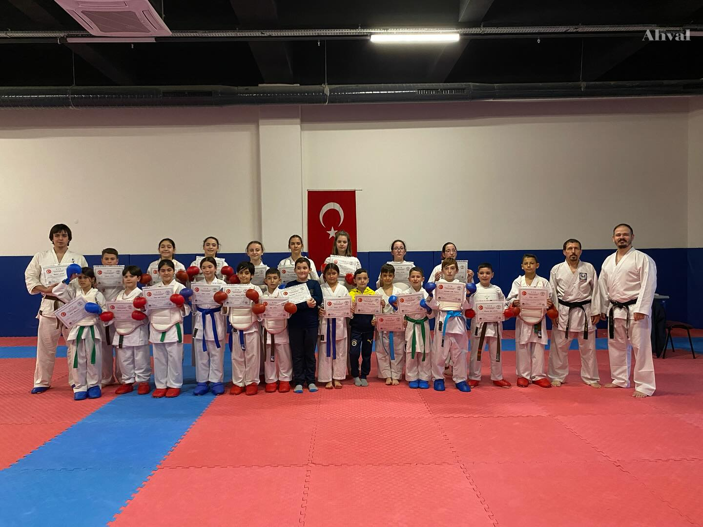 Karateci çocuklara dostluk müsabakası