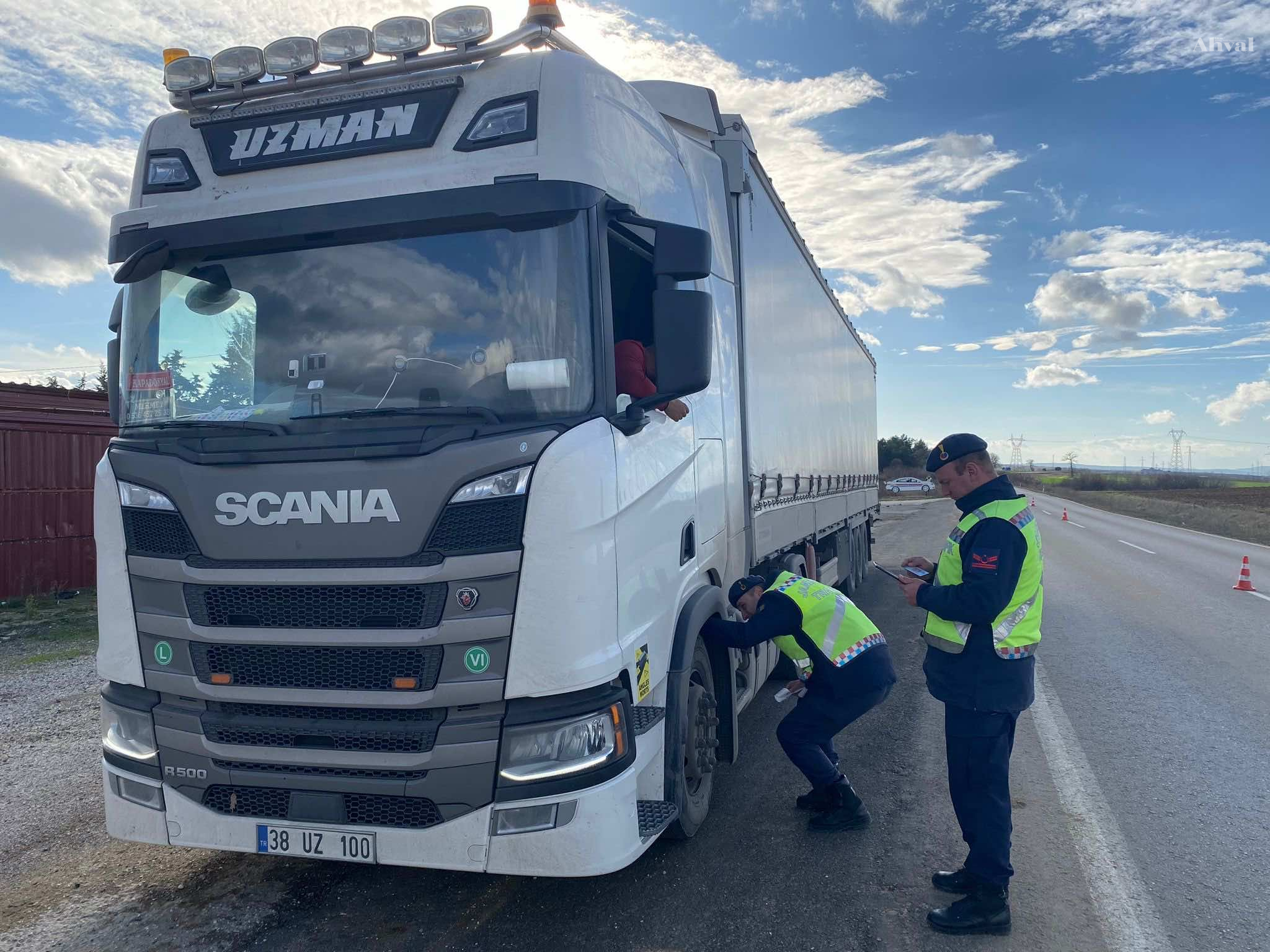 Jandarmadan kış lastiği denetimi