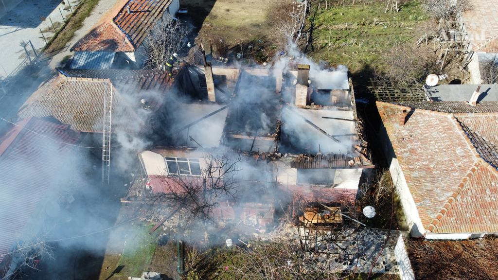 Sütü ocakta unuttu evi küle döndü
