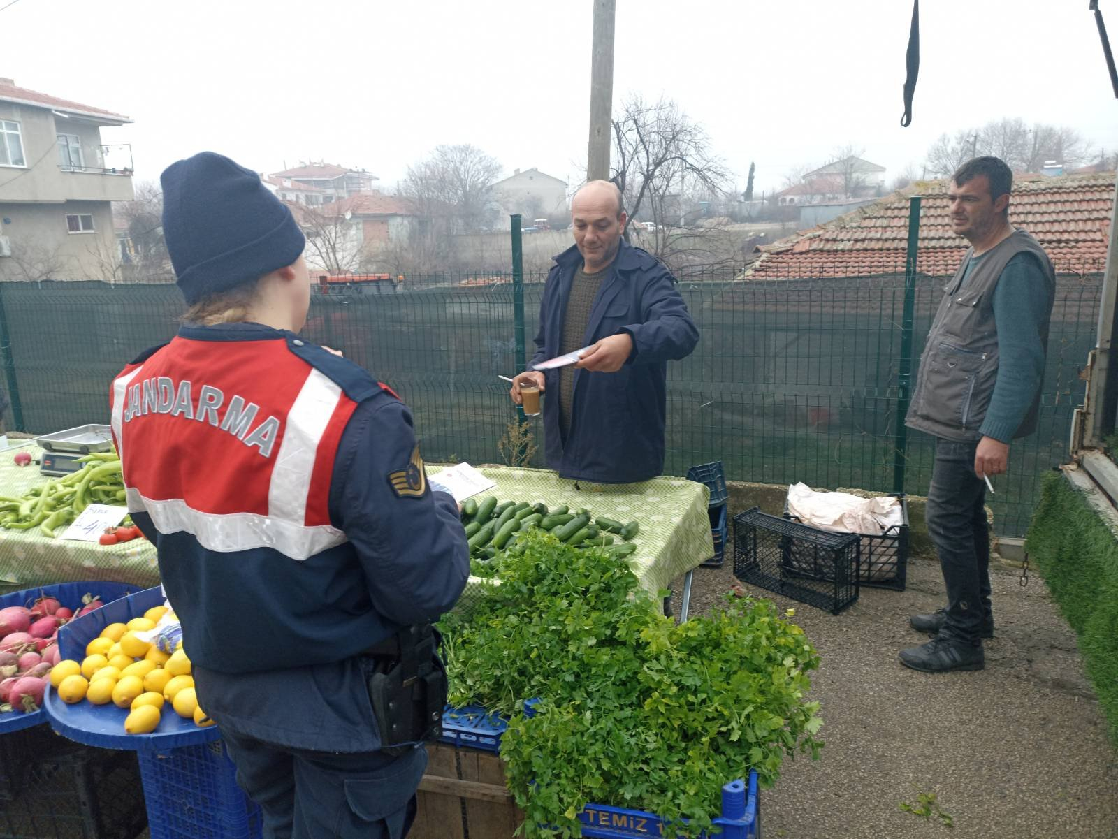Halk pazarında KADES tanıtımı