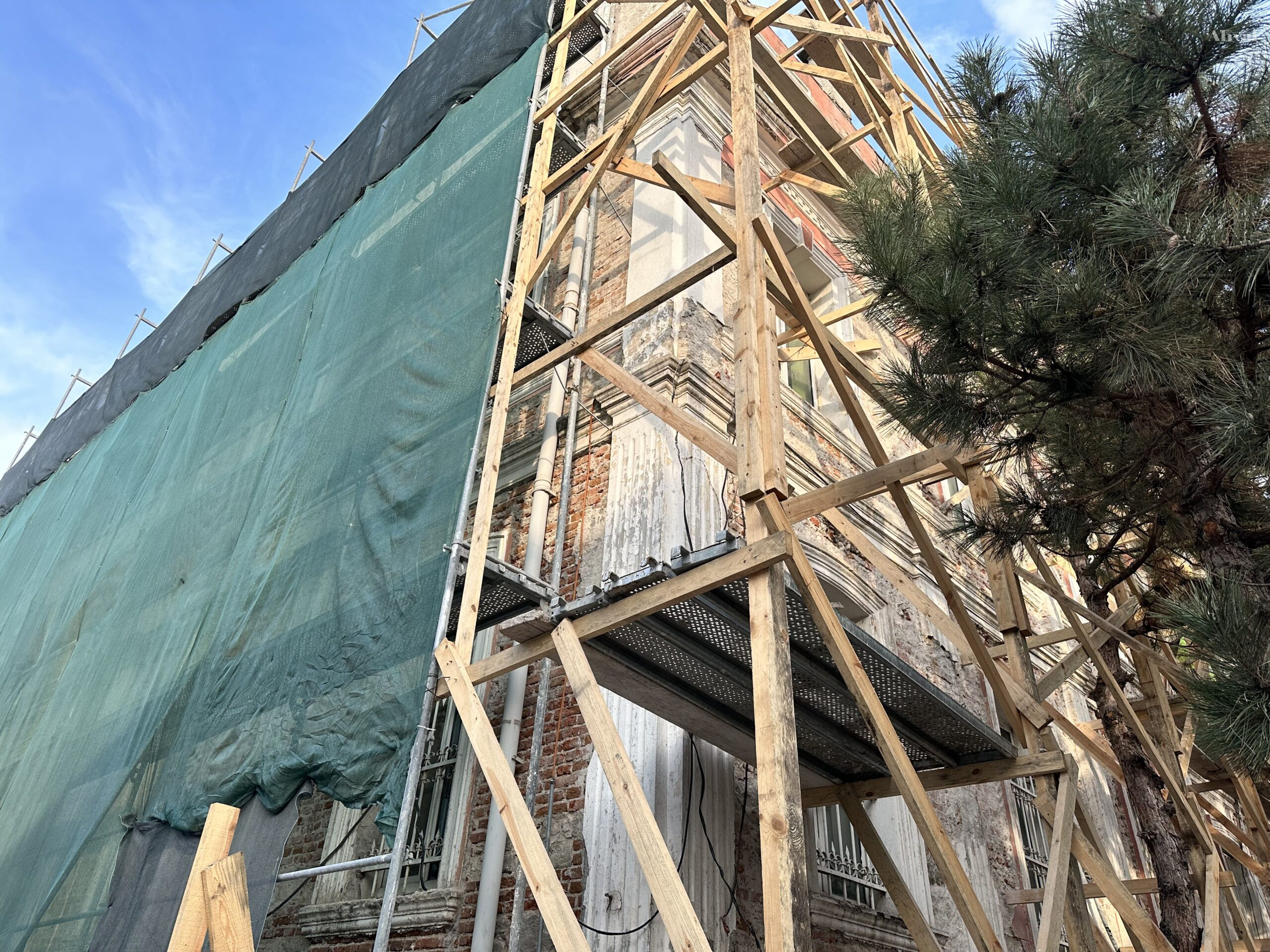 Tarihi 1’inci Murat Anadolu Lisesi’nde onarıma devam