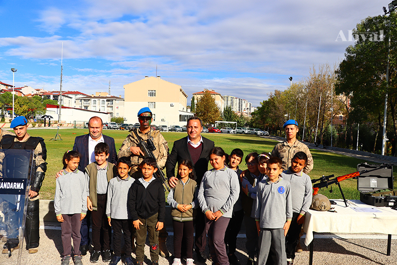 Jandarma Komutanlığı öğrencileri misafir etti