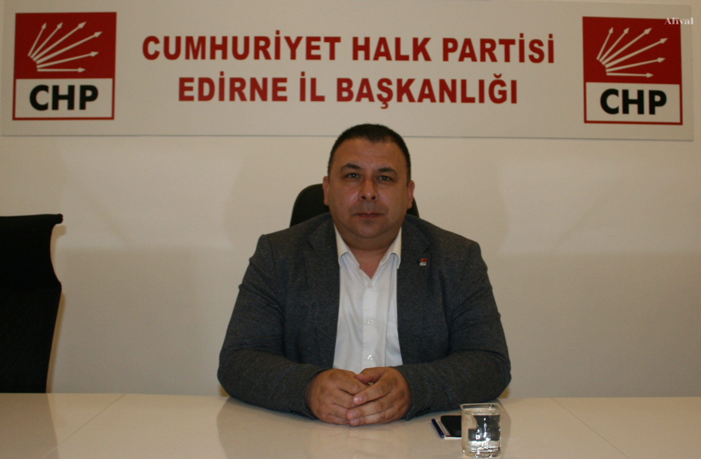 “Okula, camiye, kışlaya siyaset girmemelidir”