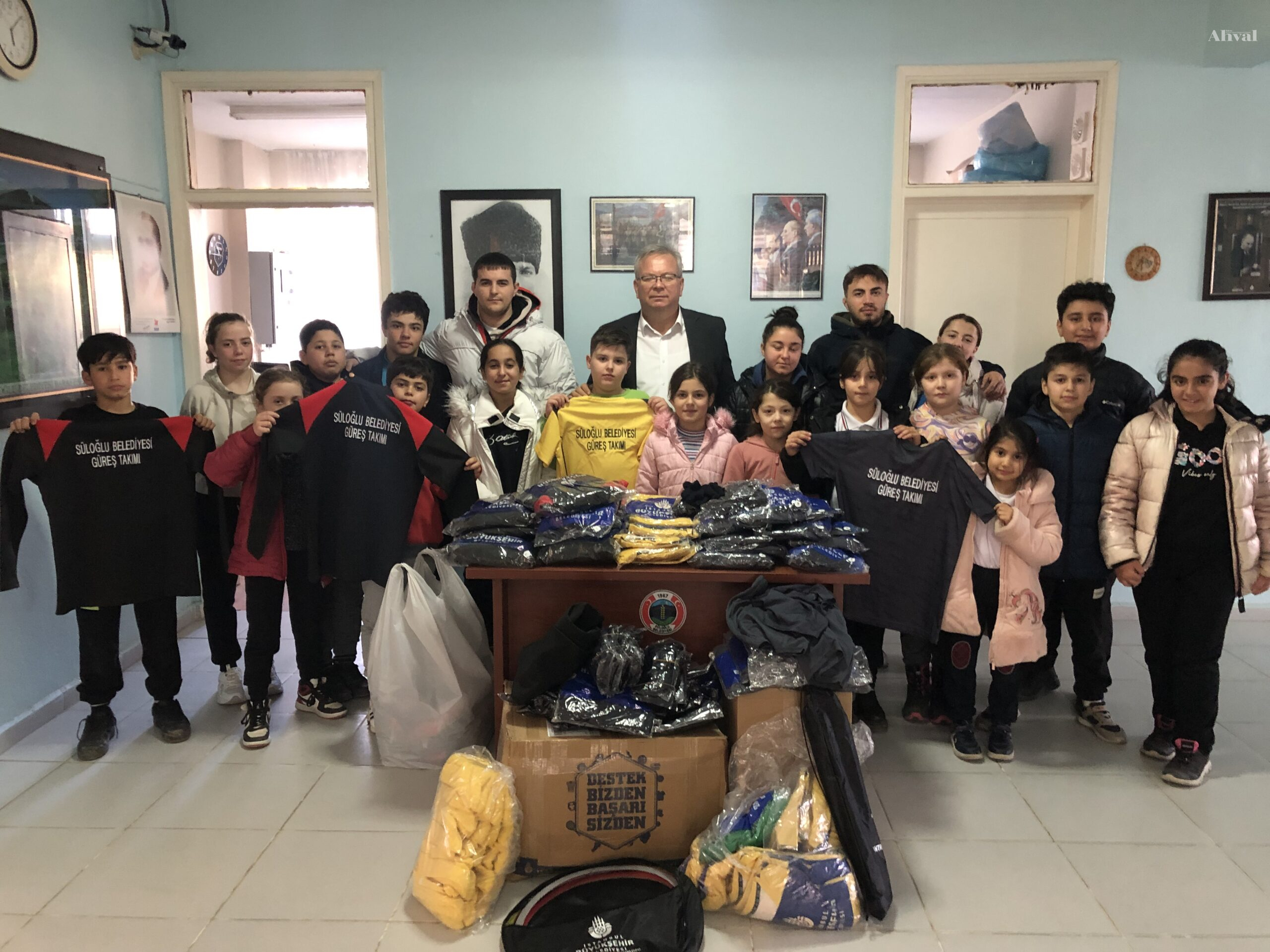 Süloğlu'nun güreşçilerine İmamoğlu'dan destek