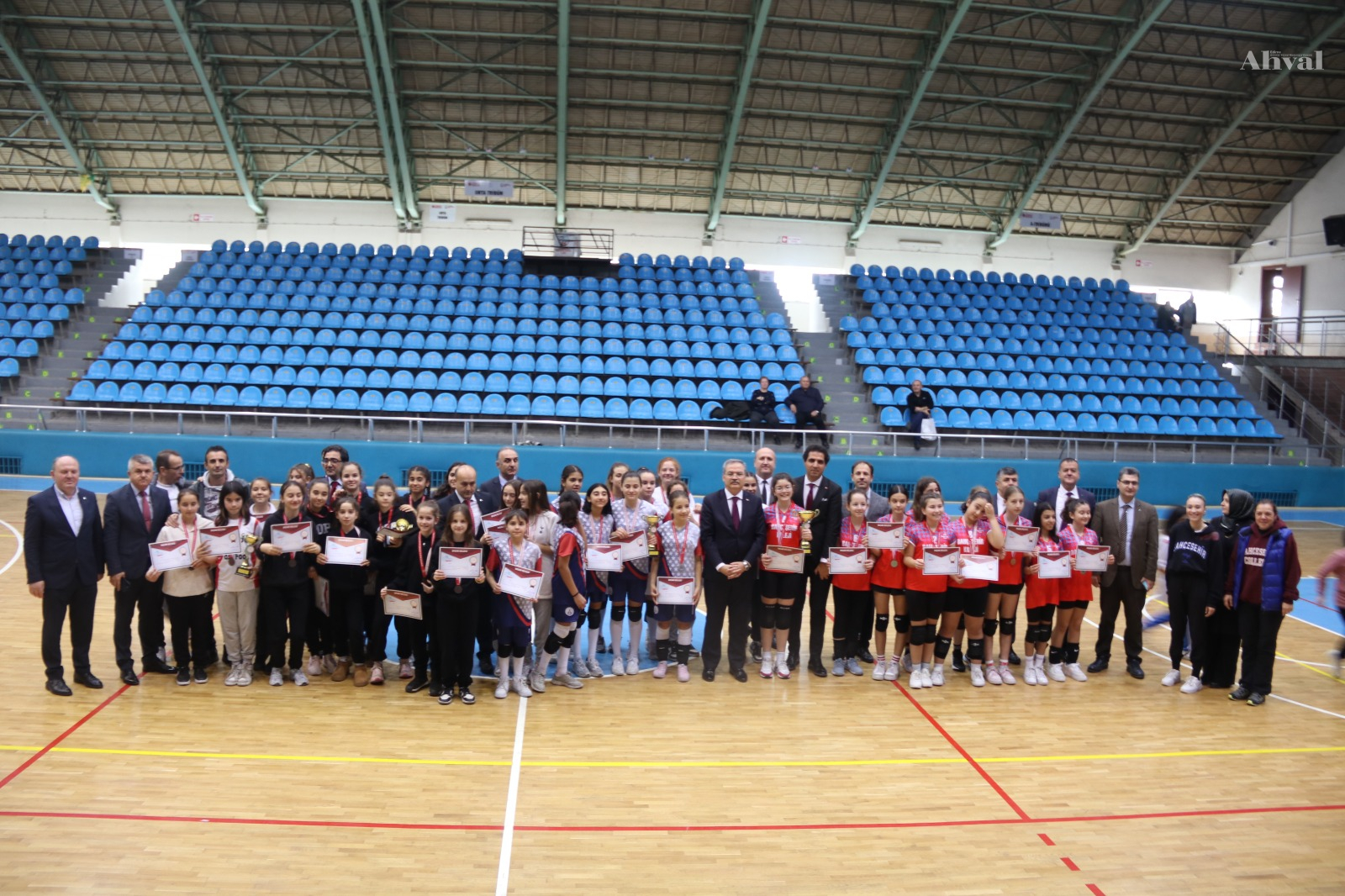 Kupa ve madalyalar sahiplerini buldu