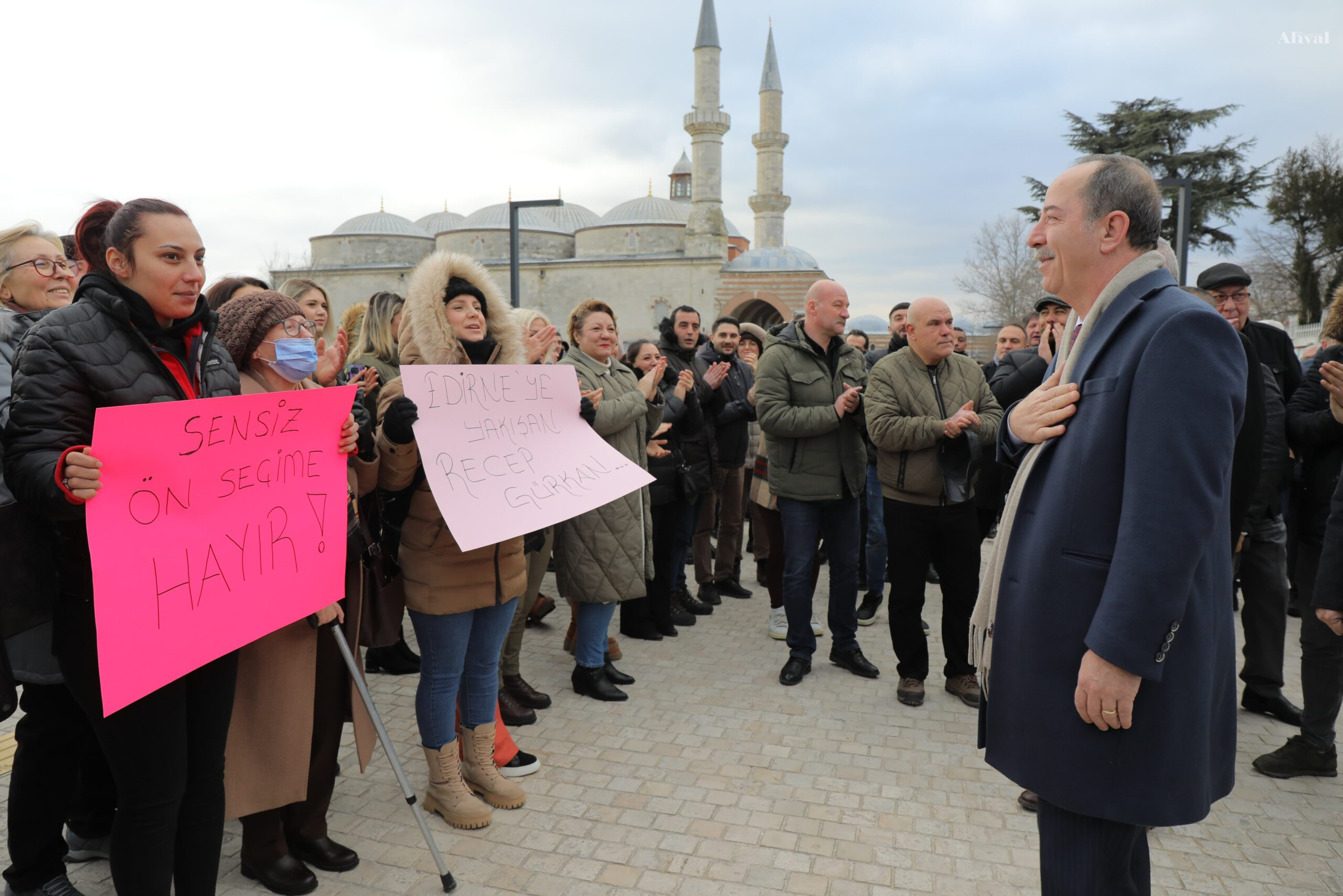 Meğer fedakarlık için geri çekilmiş