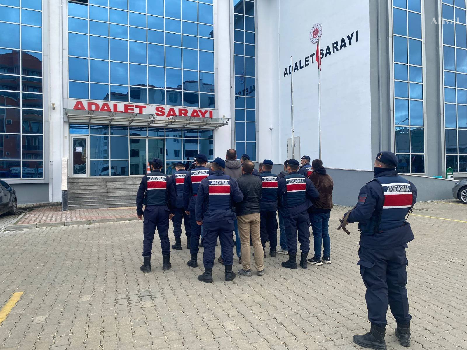 Yakalanan 6 şahıstan 5’i cezaevinde