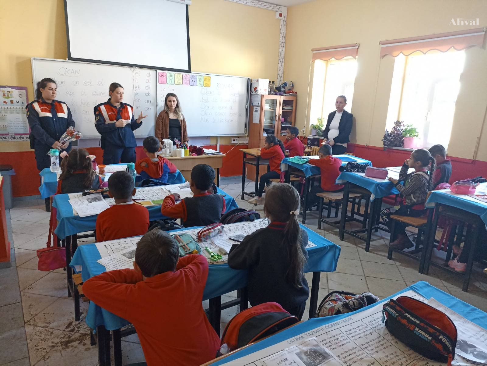 Jandarmadan Elmalı İlkokulu’nda eğitim